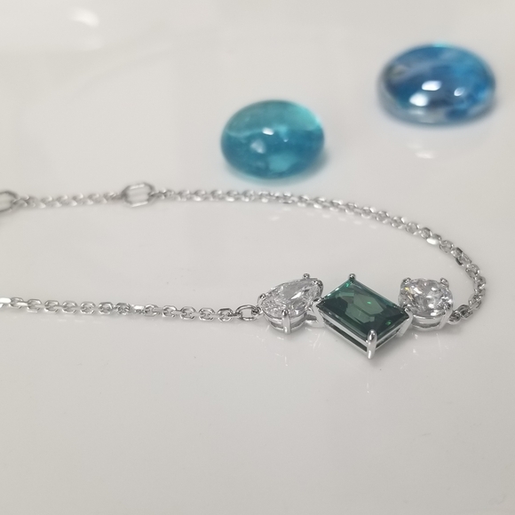 Authentic Swarovski 3 Stones Emerald Green Adjustable Bracelet - Picture 3 of 12